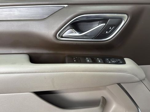 Used 2022 GMC Yukon XL SLT w/ SLT Luxury Package image 11