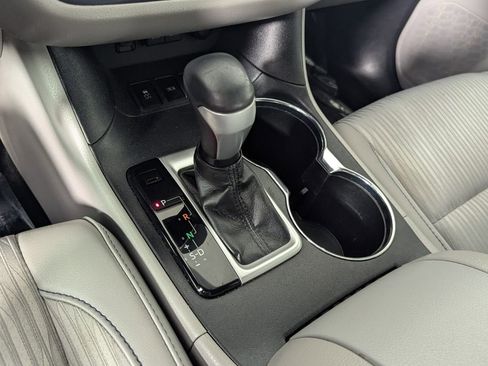 Used 2019 Toyota Highlander Plus FWD image 20
