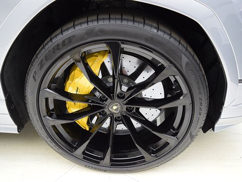 Used 2023 Lamborghini Urus S AWD/4WD image 45
