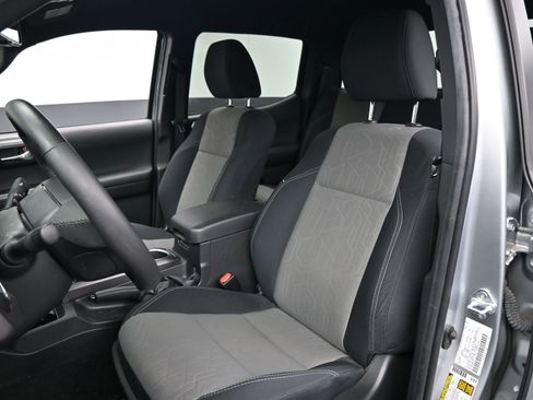 Certified 2022 Toyota Tacoma TRD Off-Road image 18