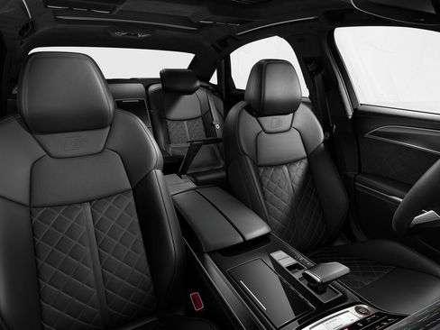 Used 2024 Audi S8 AWD/4WD image 5