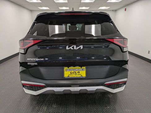 Used 2024 Kia Sportage LX image 5