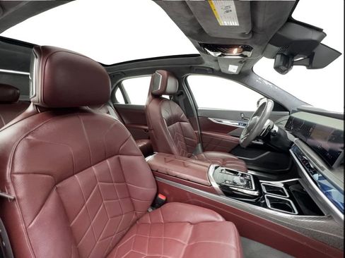 Used 2023 BMW 740i w/ Luxury Rear Seating Package RWD image 27