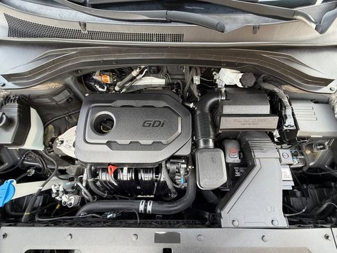 Used 2019 Hyundai Santa Fe SEL FWD image 9