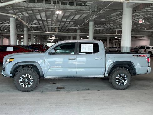 Used 2020 Toyota Tacoma TRD Off-Road w/ TRD Premium Off Road Package AWD/4WD image 7