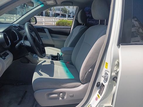 Used 2010 Toyota Highlander 2WD image 12