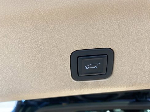 Used 2024 Cadillac Escalade Premium Luxury image 14