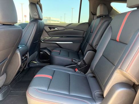 New 2026 Chevrolet Traverse RS w/ LPO, Floor Liner Package FWD image 17