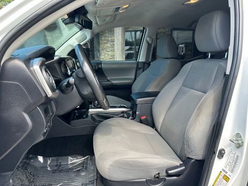 Used 2019 Toyota Tacoma SR5 RWD image 10