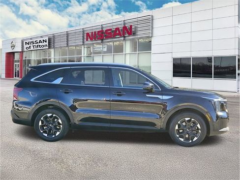 Used 2024 Kia Sorento S image 3