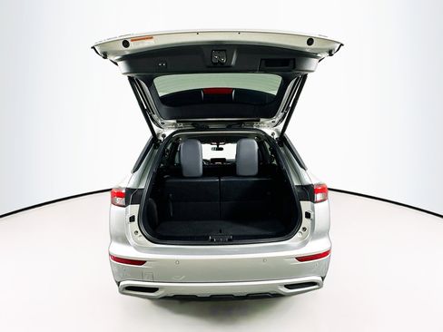 Used 2024 Mitsubishi Outlander SE image 30