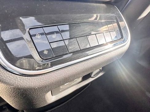 Certified 2025 Nissan Armada Platinum image 37