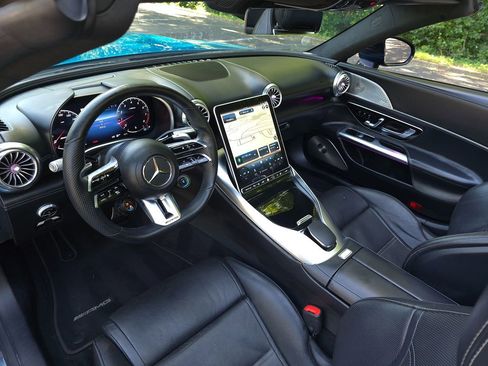 Used 2022 Mercedes-Benz SL 55 AMG 4MATIC w/ Driver Assistance Package image 2