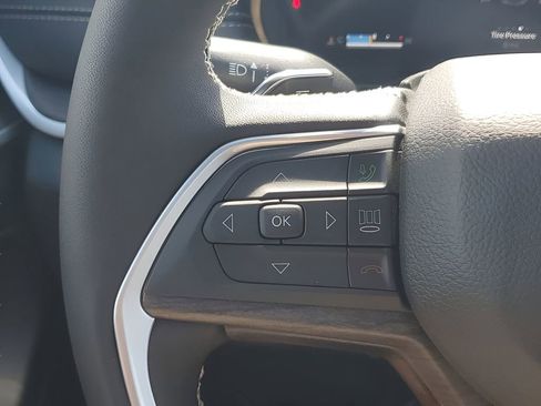 New 2025 Jeep Grand Cherokee Limited w/ Luxury Tech Group II image 36