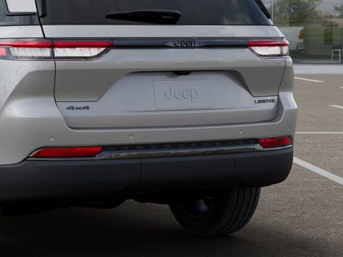 New 2025 Jeep Grand Cherokee Limited w/ Luxury Tech Group II AWD/4WD image 14