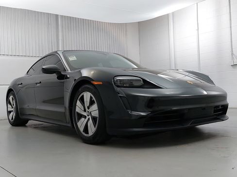 Certified 2022 Porsche Taycan image 9