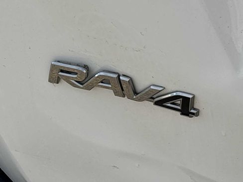 Used 2013 Toyota RAV4 LE AWD/4WD image 15