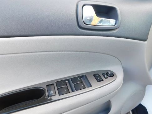 Used 2006 Chevrolet Cobalt LT image 12