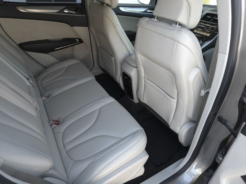 Used 2019 Lincoln MKC Premiere image 34