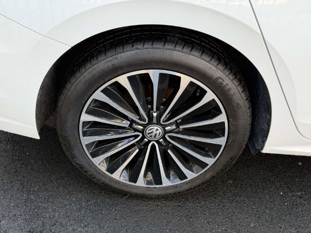 Certified 2022 Volkswagen Passat 2.0T FWD image 7