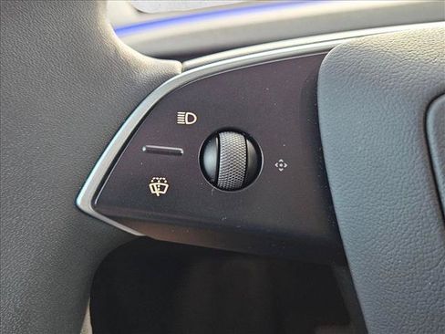 Used 2026 Tesla Model Y 2WD image 23
