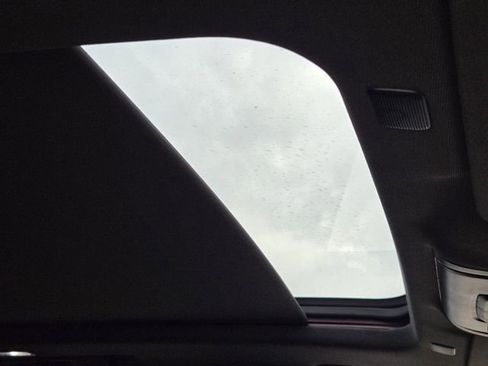 Used 2022 GMC Yukon SLT w/ SLT Premium Package image 10