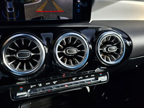 Used 2025 Mercedes-Benz CLA 250 4MATIC image 32