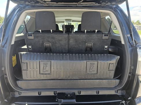 Used 2018 Toyota 4Runner SR5 AWD/4WD image 32