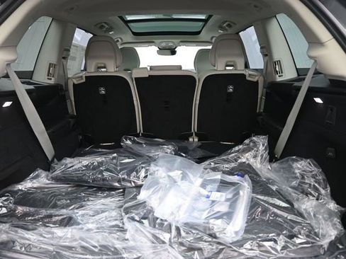 New 2026 Volvo XC90 B6 Ultra w/ Protection Package image 31