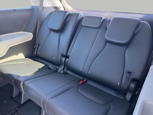 Used 2022 Kia Carnival SX Prestige image 36