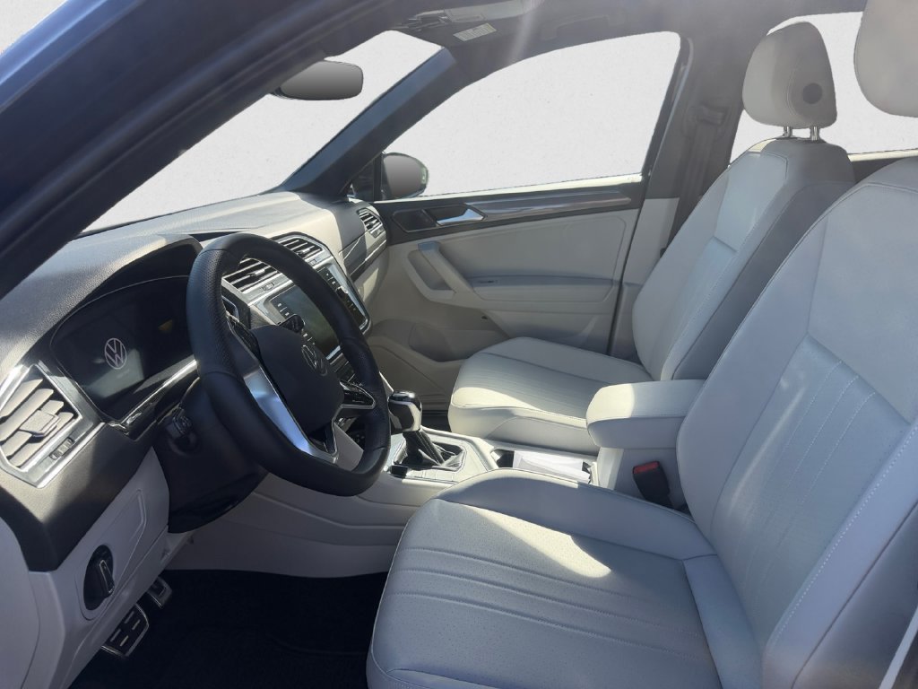 Certified 2024 Volkswagen Tiguan SE R-Line FWD image 9