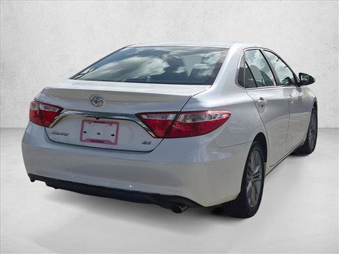 Used 2015 Toyota Camry SE FWD image 5