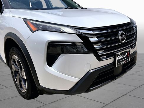 Certified 2024 Nissan Rogue SV FWD image 29