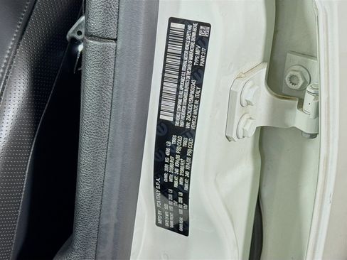 Used 2021 Jeep Renegade Limited image 30