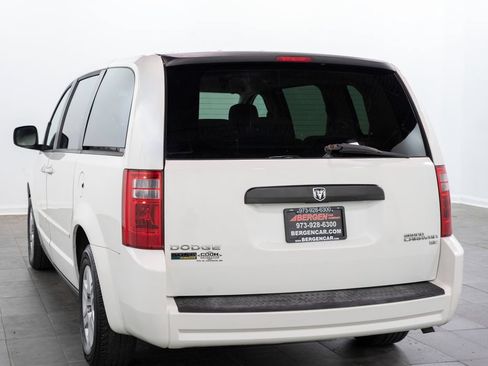 Used 2010 Dodge Grand Caravan SE w/ Climate Group FWD image 10