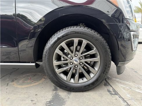Used 2019 Ford Expedition Limited w/ Equipment Group 301A AWD/4WD image 9
