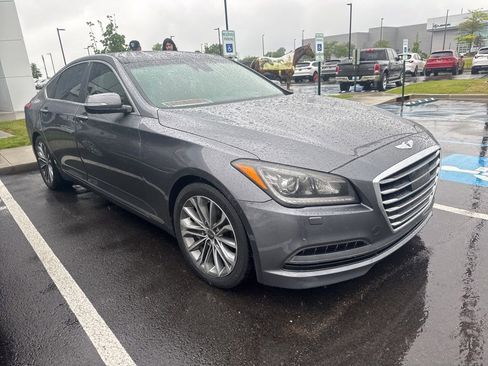 Used 2015 Hyundai Genesis 3.8 image 3