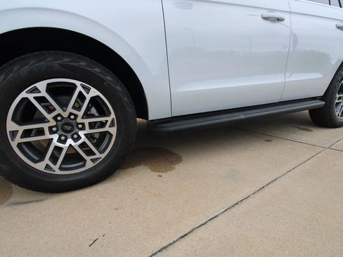 Used 2025 Ford Expedition Active image 11
