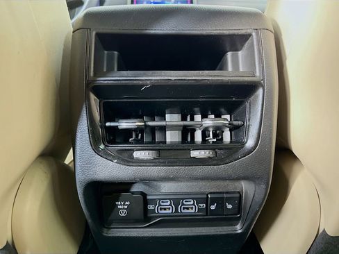 Used 2023 Jeep Grand Cherokee Limited AWD/4WD image 34