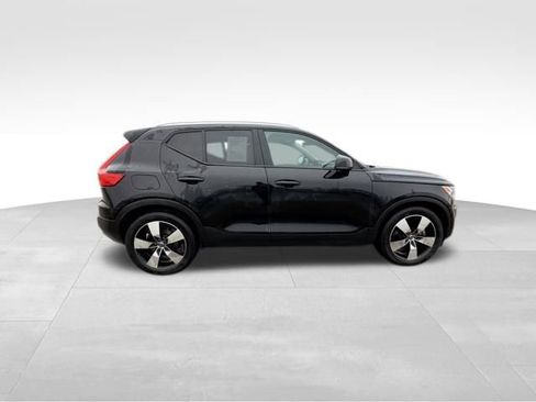 Used 2020 Volvo XC40 T5 Momentum w/ Protection Package Premier image 5