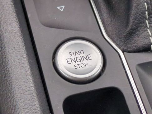 Used 2021 Volkswagen Atlas Cross Sport SE image 34