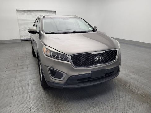 Used 2017 Kia Sorento LX image 14