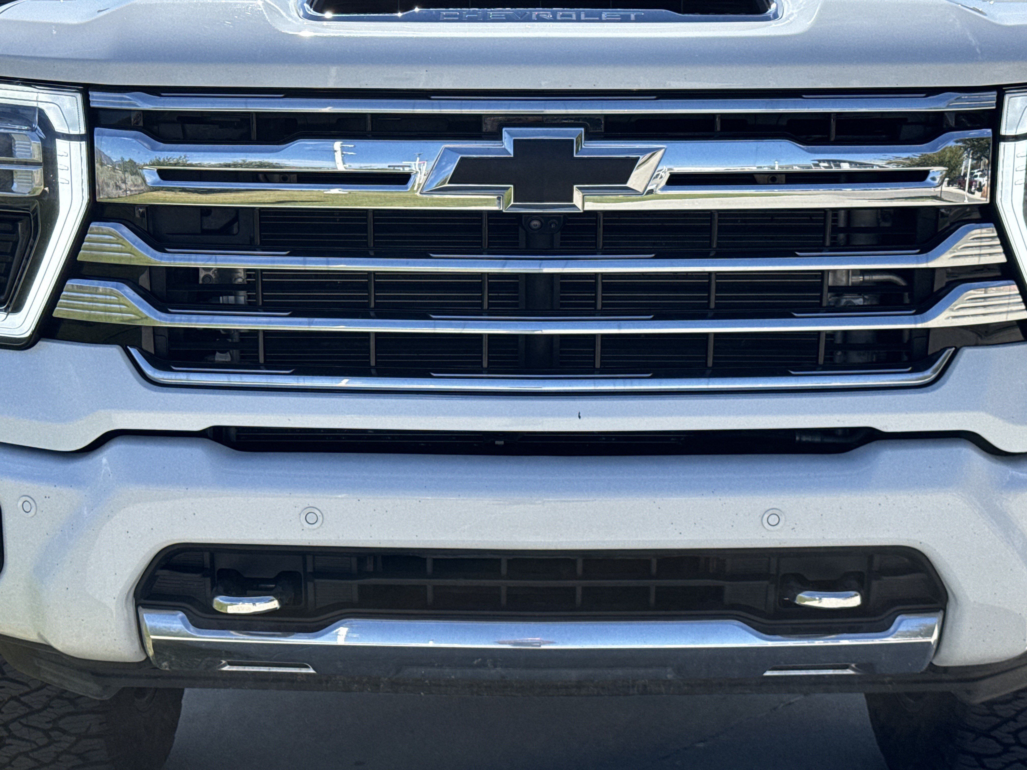 Used 2024 Chevrolet Silverado 3500 High Country w/ Technology Package AWD/4WD image 9