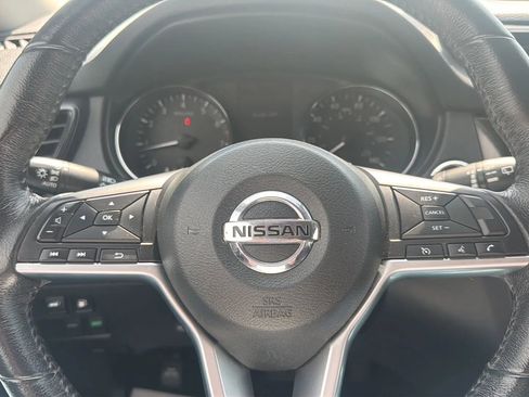 Used 2018 Nissan Rogue SV image 13