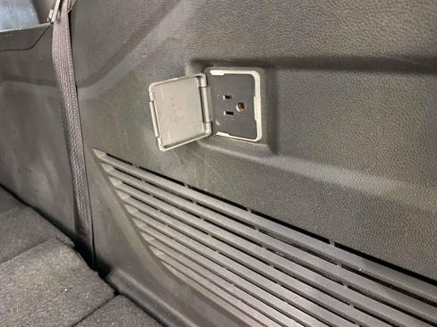 Used 2023 GMC Yukon SLT image 12