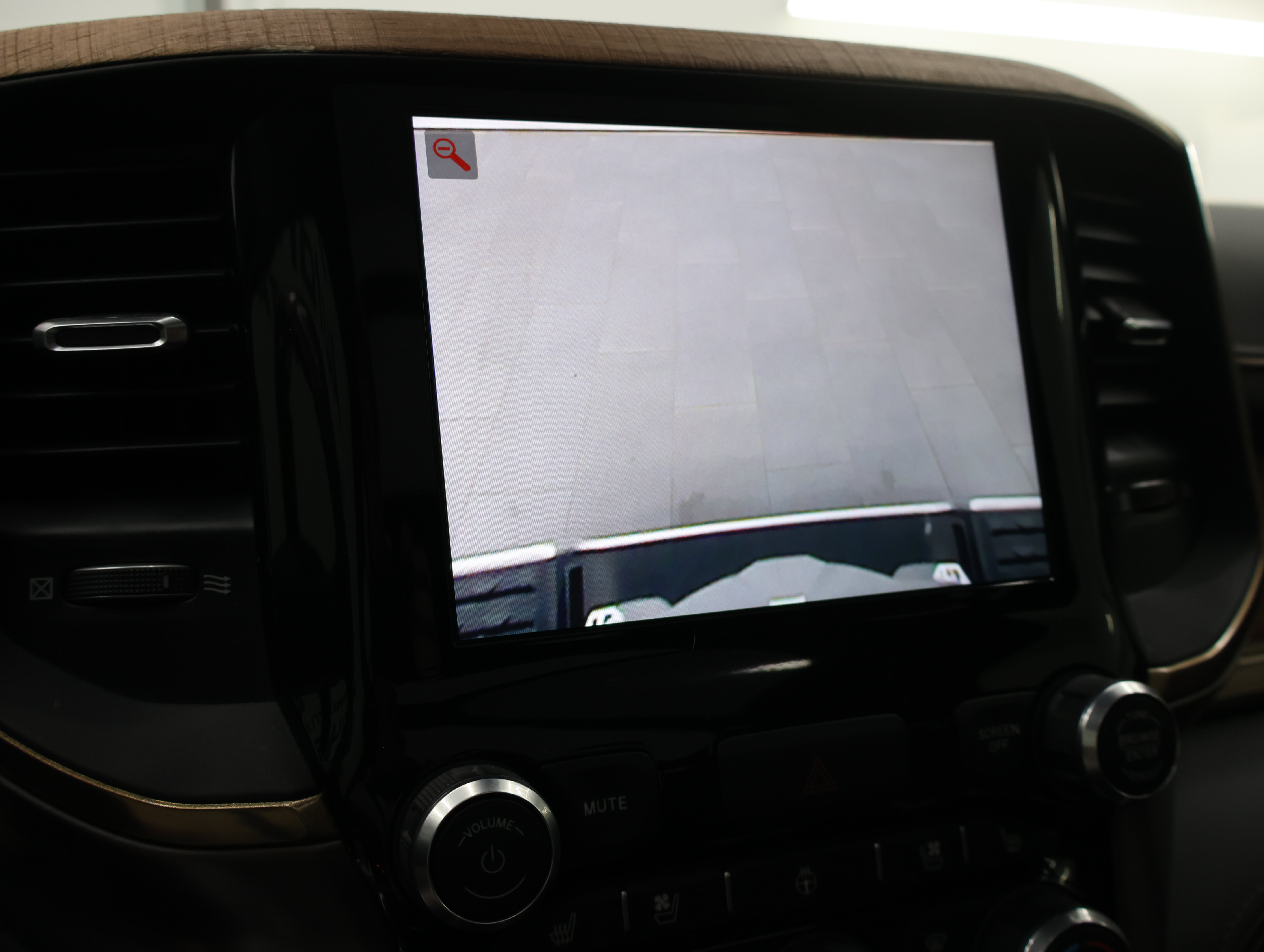Used 2022 RAM 1500 Limited AWD/4WD image 18