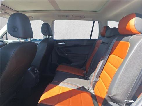 Used 2018 Volkswagen Tiguan SEL Premium image 15