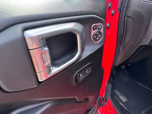 Used 2025 Jeep Wrangler Sport S image 11