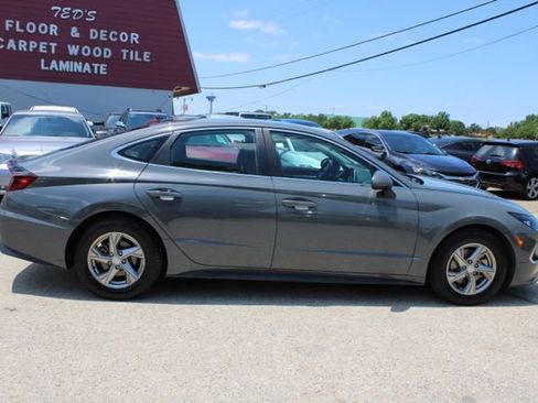 Used 2021 Hyundai Sonata SE FWD image 2