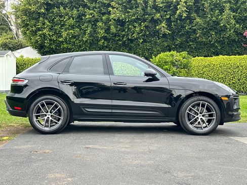 Certified 2025 Porsche Macan AWD/4WD image 9